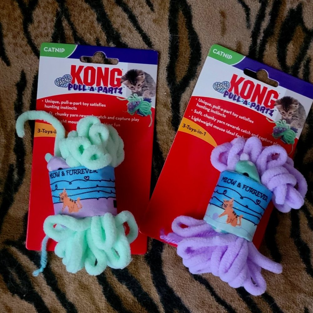 Kong Cat Pull A Parts Yarn w/ Catnip New each